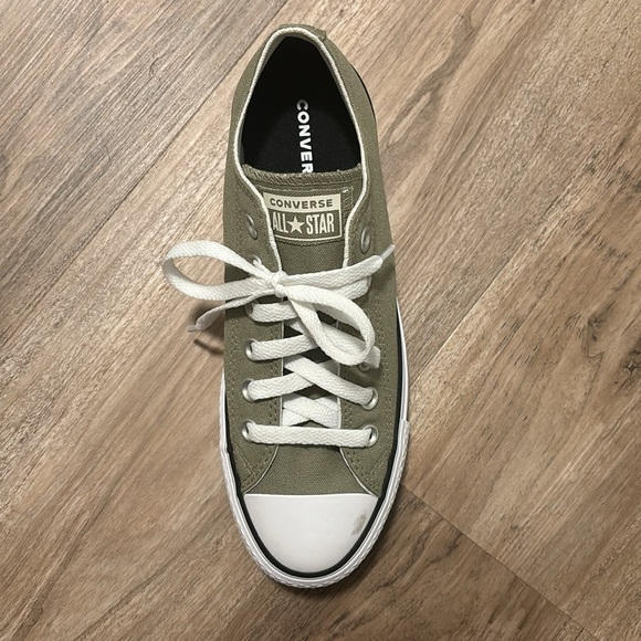 Low top converse - Picture 3 of 5